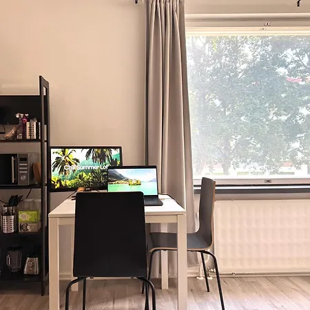 Apartamento Quiet Haven - Fast Wifi, Functional Living, Remote Work, Doorstep Parking *