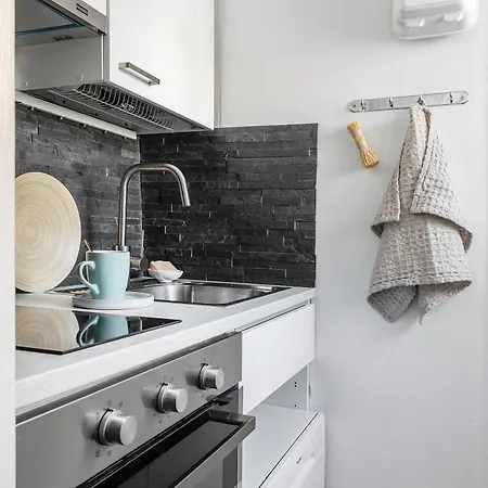 Quiet Haven - Fast Wifi, Functional Living, Remote Work, Doorstep Parking *
