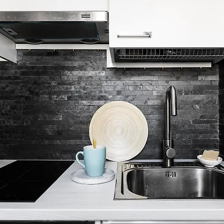 Quiet Haven - Fast Wifi, Functional Living, Remote Work, Doorstep Parking *