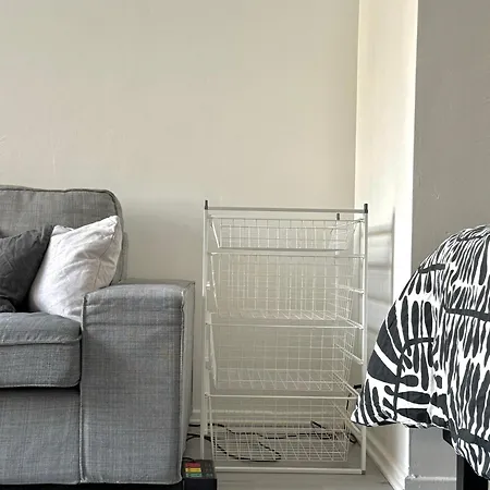 Daire Quiet Haven - Fast Wifi, Functional Living, Remote Work, Doorstep Parking *