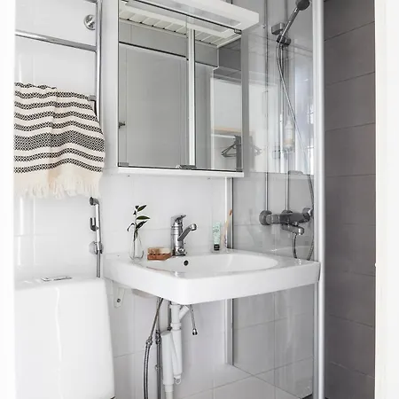 Quiet Haven - Fast Wifi, Functional Living, Remote Work, Doorstep Parking Apartament *