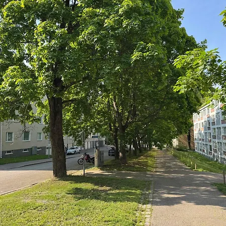 Quiet Haven - Fast Wifi, Functional Living, Remote Work, Doorstep Parking Lägenhet *